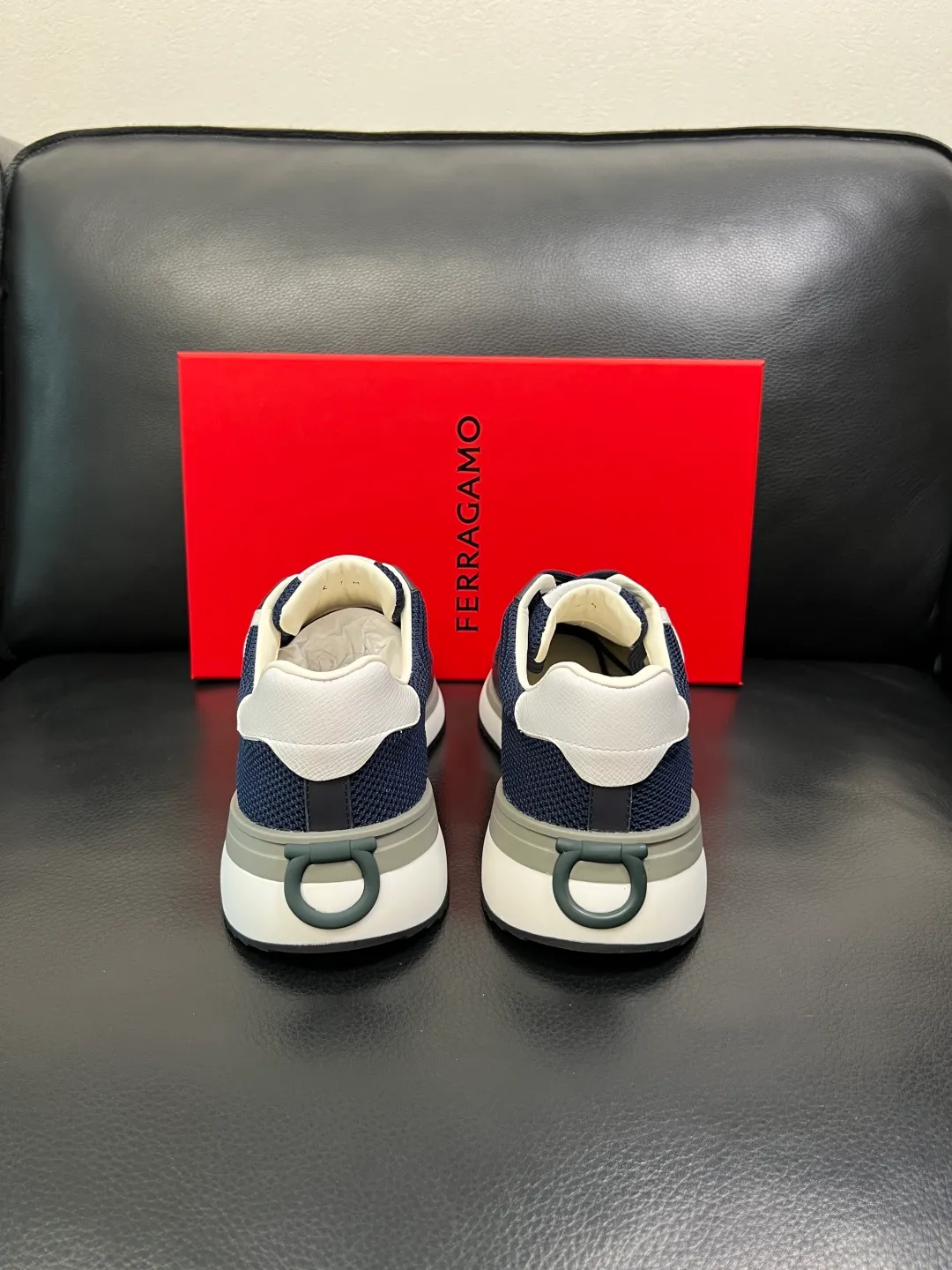 Men's shoes 💰820 Ferragamo High-quality top craftsmanship Ferragamo counters sell original factory configuration, imported original cowhide from Italy, imported water-dyed cow lining, soles: original factory special original soles are super comfortable, original factory and single goods, welcome to compare at the same time at the counter, code number 38-44 (customized 45 46)